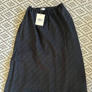 DISSH A-LINE BLACK SKIRT (SIZE 4)